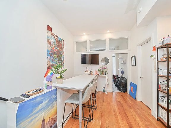 4th image of 157 Suffolk St #103