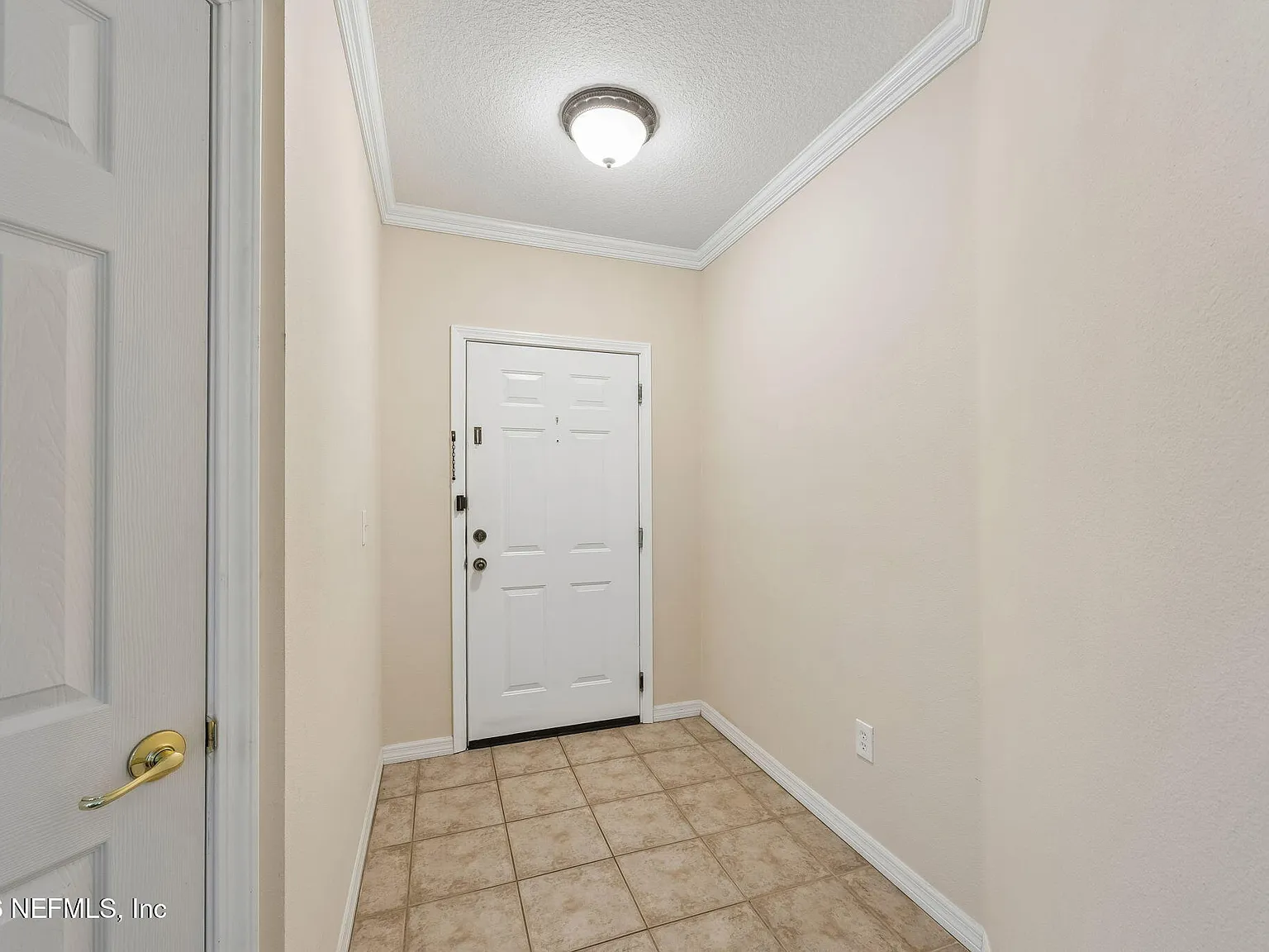 4 bed, 2.0 bath, 1690 sqft, $1,900 — Photo 3
