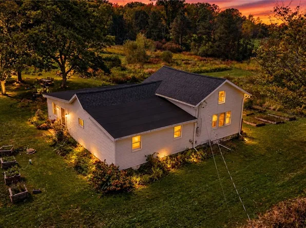 2561 Bauer Rd, Eden, NY 14057