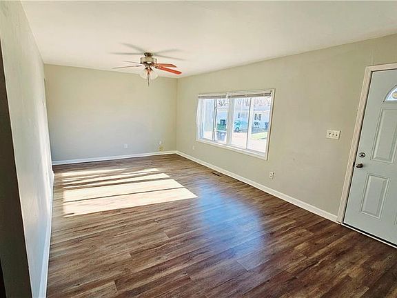 5th image of 604 Circle Dr