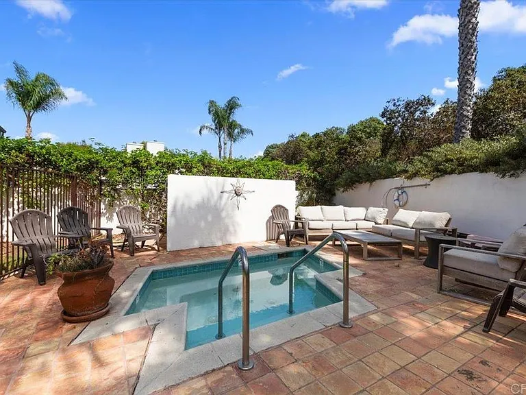 1733 Coast Blvd — Photo 25