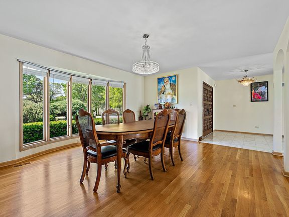 5th image of 4 Royal Vale Dr