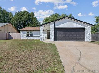 1922 N Eucalyptus Ct, Broken Arrow, OK 74012
