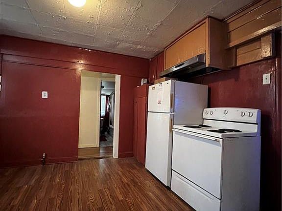 4th image of 216 W Empire St