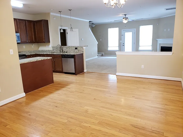 721 Albertine Ct — Photo 4