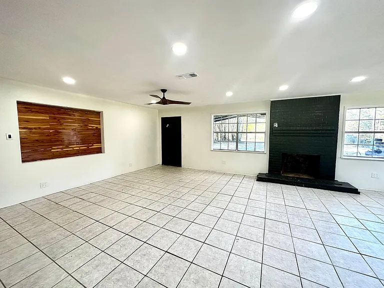 435 County Road 3310 — Photo 3