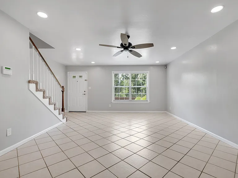 738 E Jefferson St — Photo 5