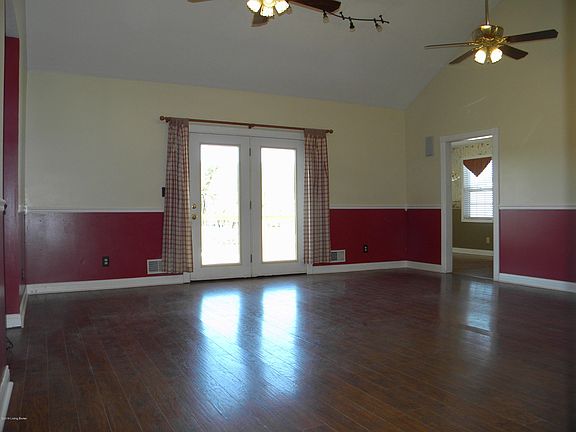 5th image of 445 Hill Valley Dr