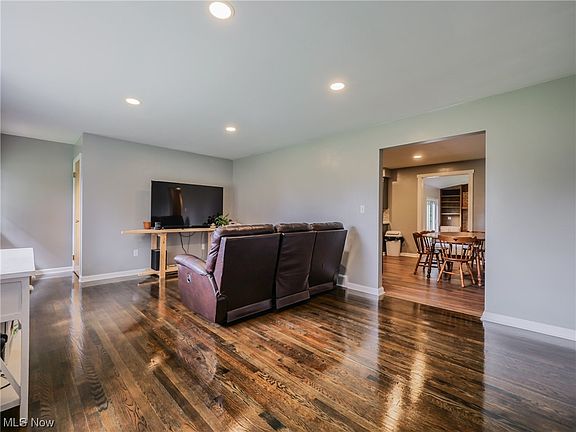 3rd image of 1433 Jones Ave
