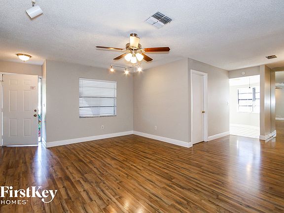 4th image of 1048 Concord Dr W
