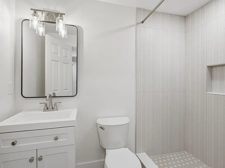 202 Leslie Ct — Photo 22