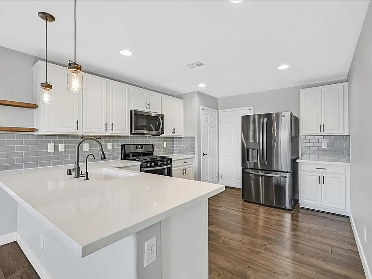 7912 Ivy Run St — Photo 6
