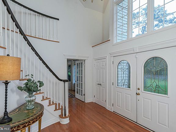 4th image of 24 Buckingham Dr