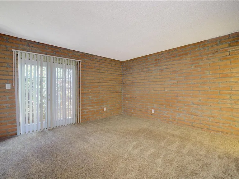 3425 E Fairmount St — Photo 17