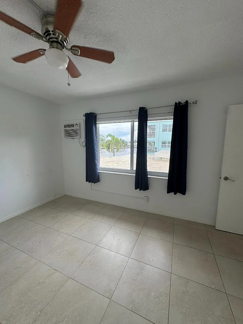 999 S Riverside Dr - 9-202 — Photo 3
