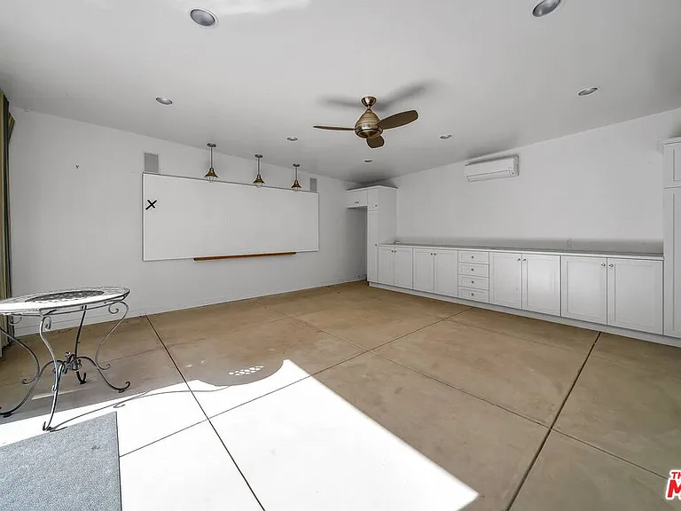 333 S Roxbury Dr — Photo 17