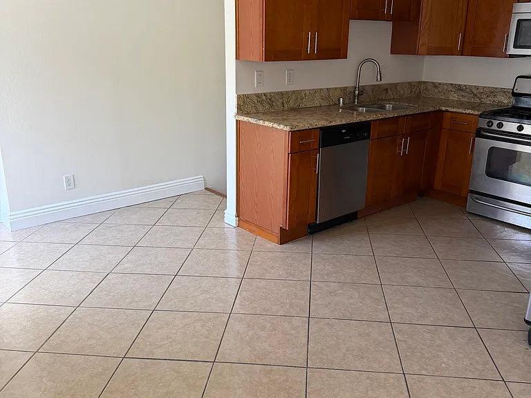 1254 Lilac Pl #1 — Photo 3