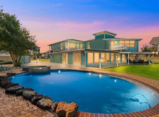 815 5th St, San Leon, TX 77539