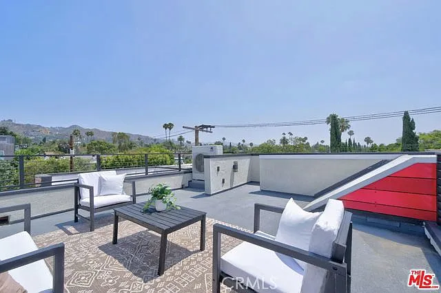 1204 N Orange Grove Ave — Photo 31