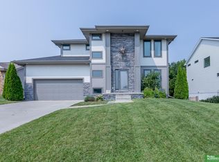 17220 S Creek Cir, Omaha, NE 68136