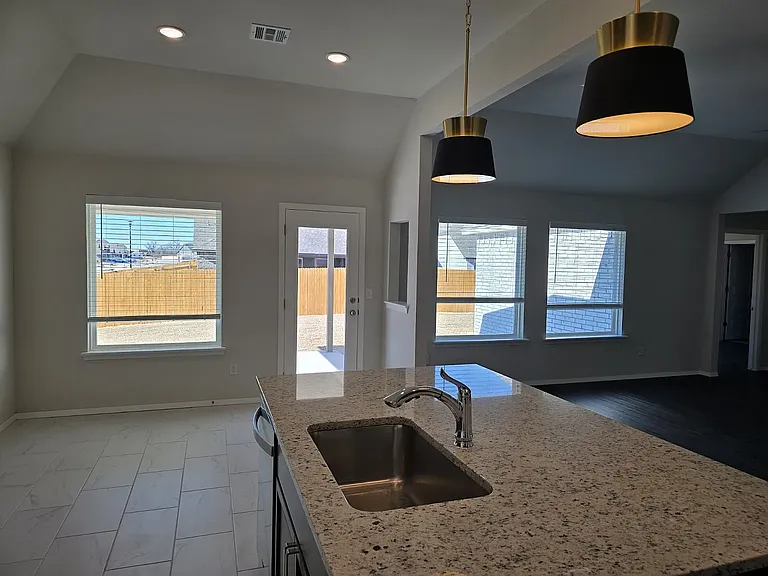 12462 S Maplewood Ave — Photo 4