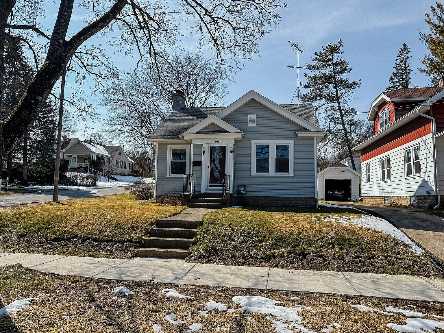 961 Valley Ave NW photo 1