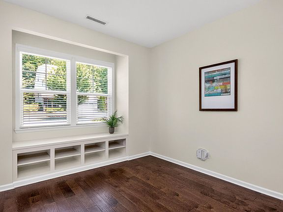 3rd image of 224 Empress Rd