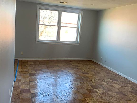 3rd image of 890 Armstrong Ave APT 1-2