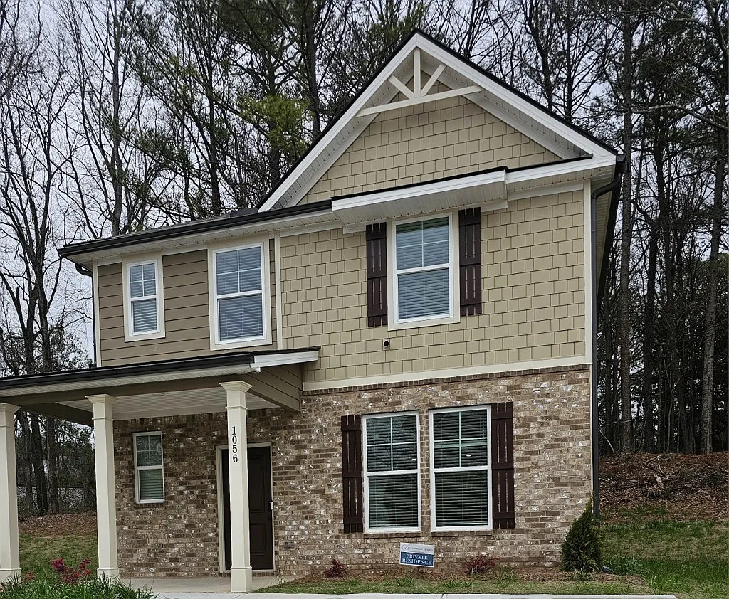 Charming 3-Bedroom Home in Atlanta's Norwood Manor — Photo 2