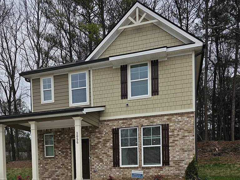 1056 Thomasville Estates Way SE — Photo 2