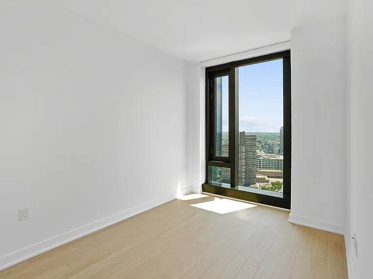 18 6th Ave #4407 — Photo 9