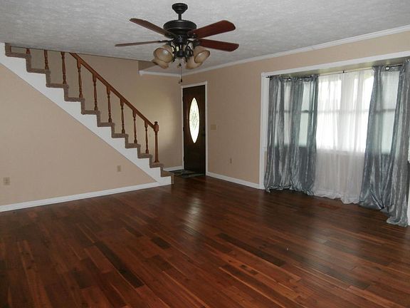 3rd image of 128 Pearl Hinds Ct