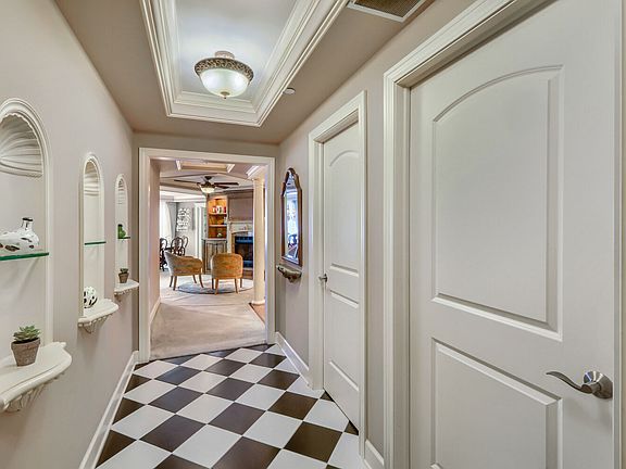 5th image of 10 E Burlington St Unit 3B