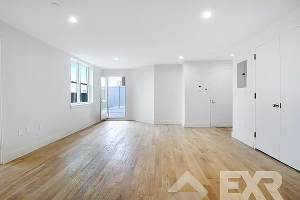 Rented by EXR | media 7