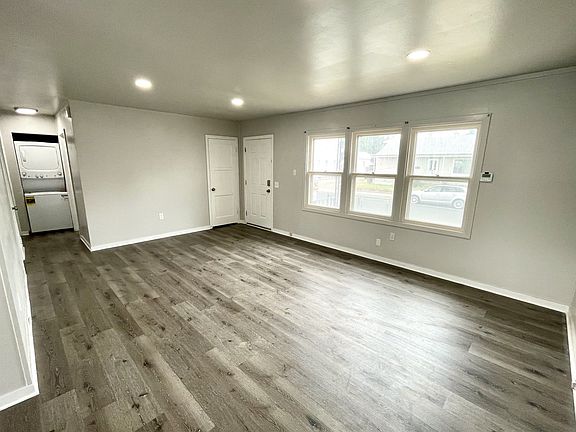 3rd image of 1427 Judson Ave