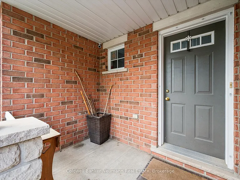 165 Terraview Cres #2 — Photo 3