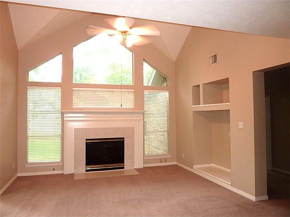 3rd image of 9527 Pecan Glen Ct