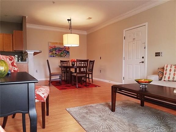 Brand New Wood Laminate installed in Jan 2018!