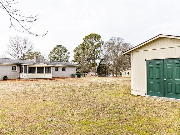 4th image of 461 Lakeview Rd