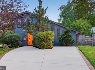 7901 Sycamore Dr, Falls Church, VA 22042