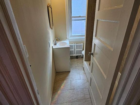 3rd image of 420 Princeton Ave Floor 2