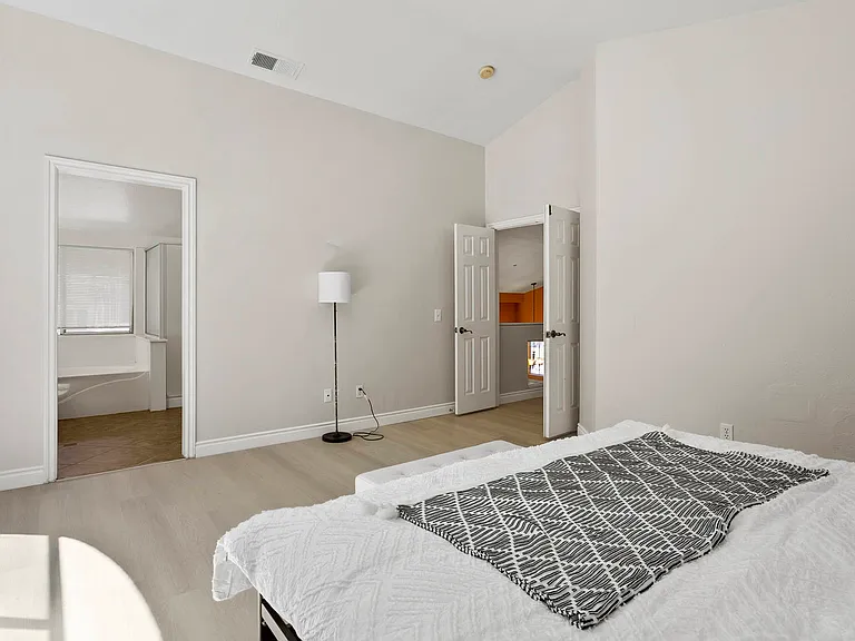 14033 Yorktown Ct — Photo 14