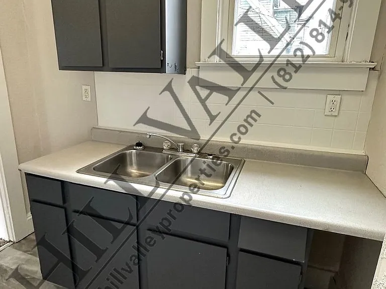 654 Deming St — Photo 8