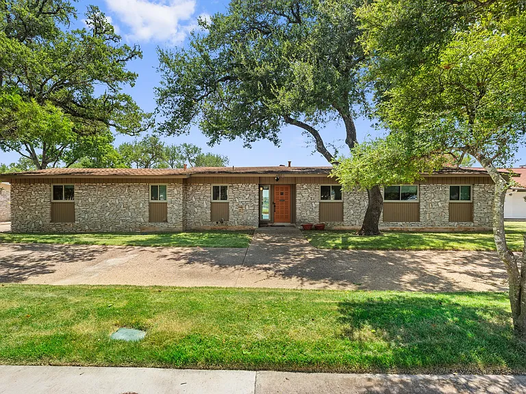 6501 Mesa Dr — Photo 2