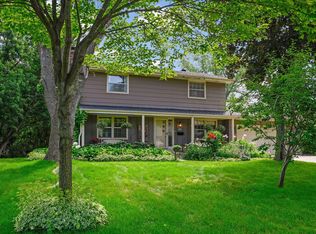 2060 Kelly Dr, Golden Valley, MN 55427
