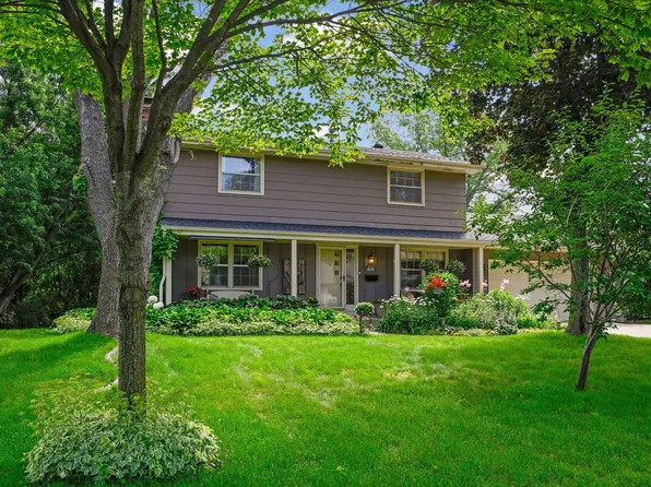 2060 Kelly Dr, Golden Valley, MN 55427