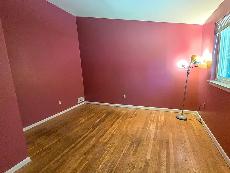 305 Hillsboro Dr — Photo 12