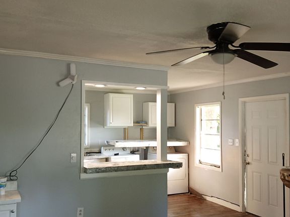3rd image of 800 E Lee St