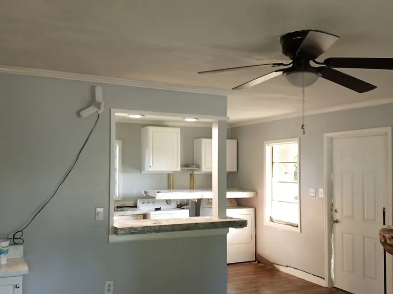 800 E Lee St — Photo 2