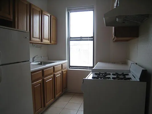 Rented by Alexiou Realty | media 5
